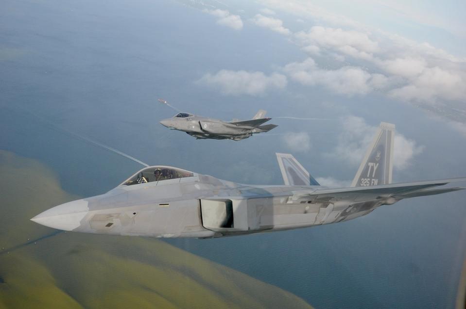 F-22 formation with F-35 