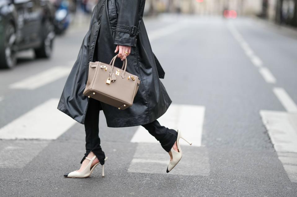 Street Style - Paris Fashion Week - Womenswear Fall Winter 2023 2024 : Day Seven