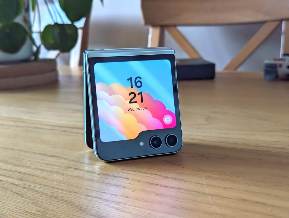 週末限定]Samsung Galaxy Z Flip 5 512GB New Samsung Galaxy Z Flip5