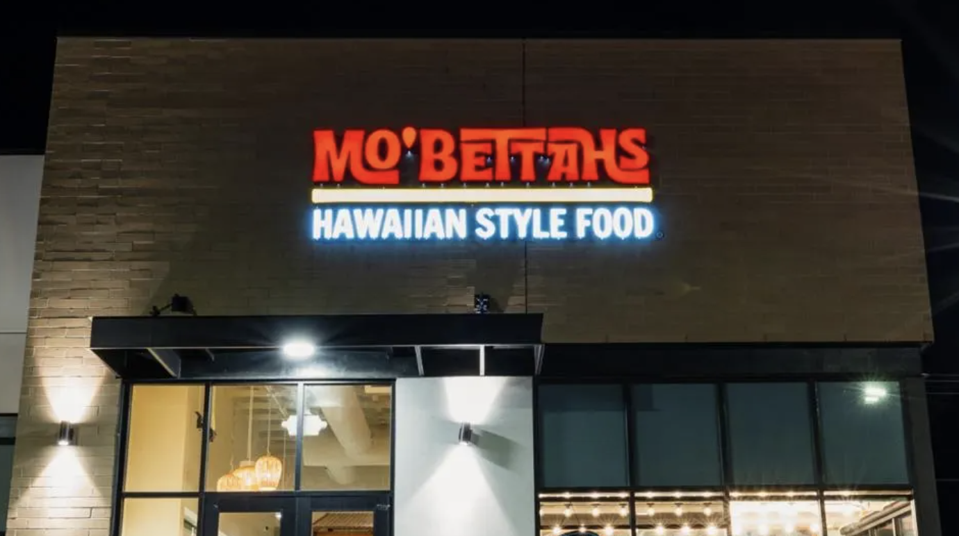 A Mo'Bettahs restaurant front