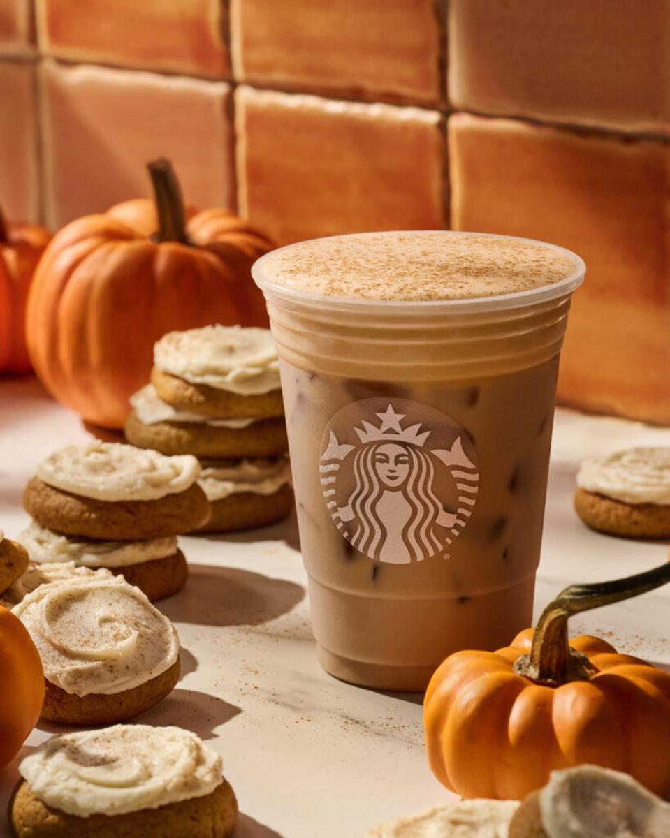 Starbucks-Iced-Pumpkin-Cream-Chai-Tea-Latte-819x1024