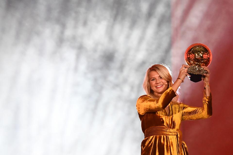 TOPSHOT-FBL-FRA-BALLONDOR-GALA