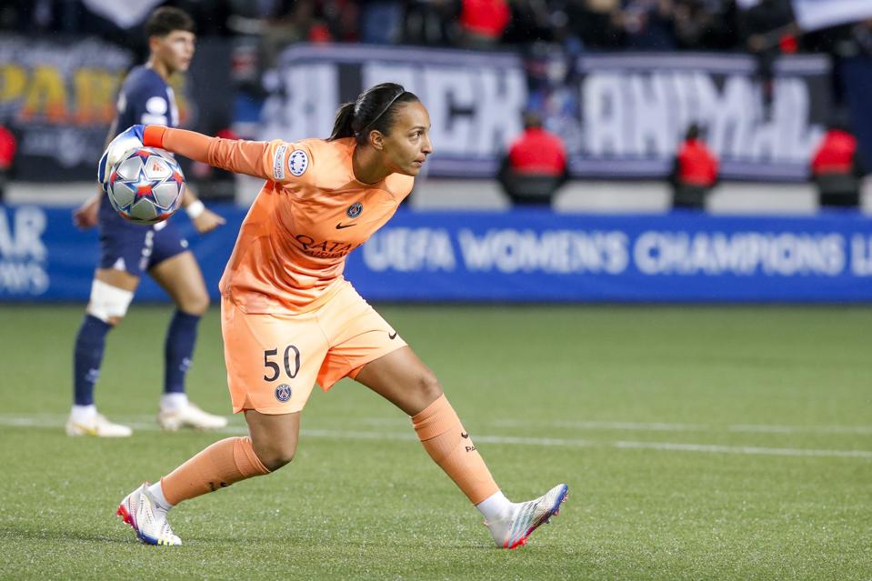Paris Saint-Germain v Chelsea FC Women: Group A - UEFA Women's Champions League