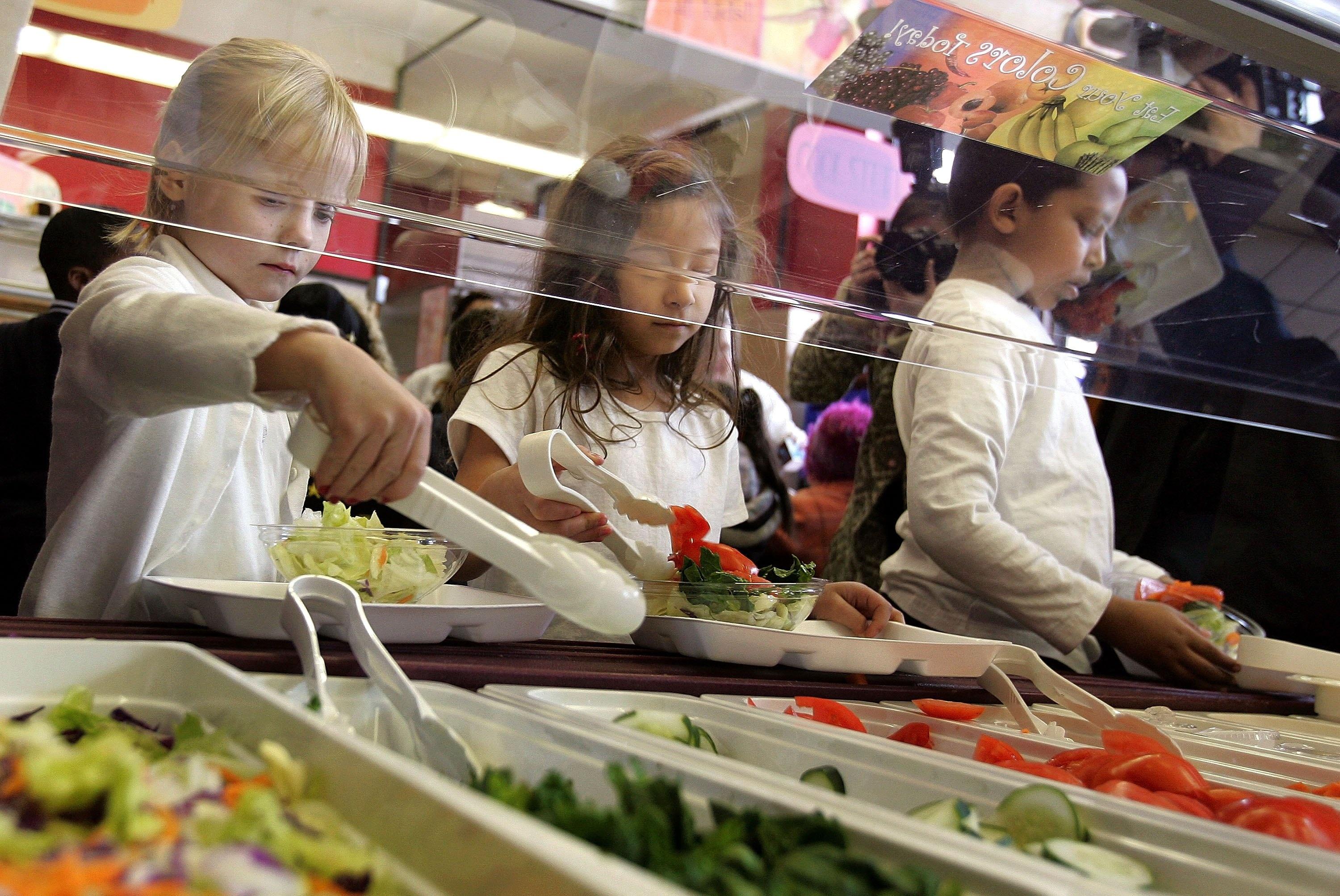 Senator Dick Durbin Tours New Healthy Lunch In Schools Program