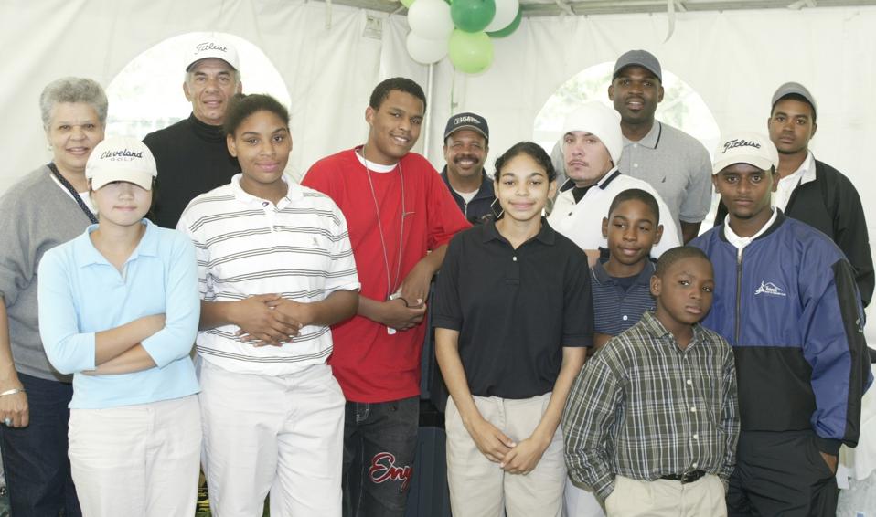 Bill Wright (back row, second from L) and his wife Ceta (L) 