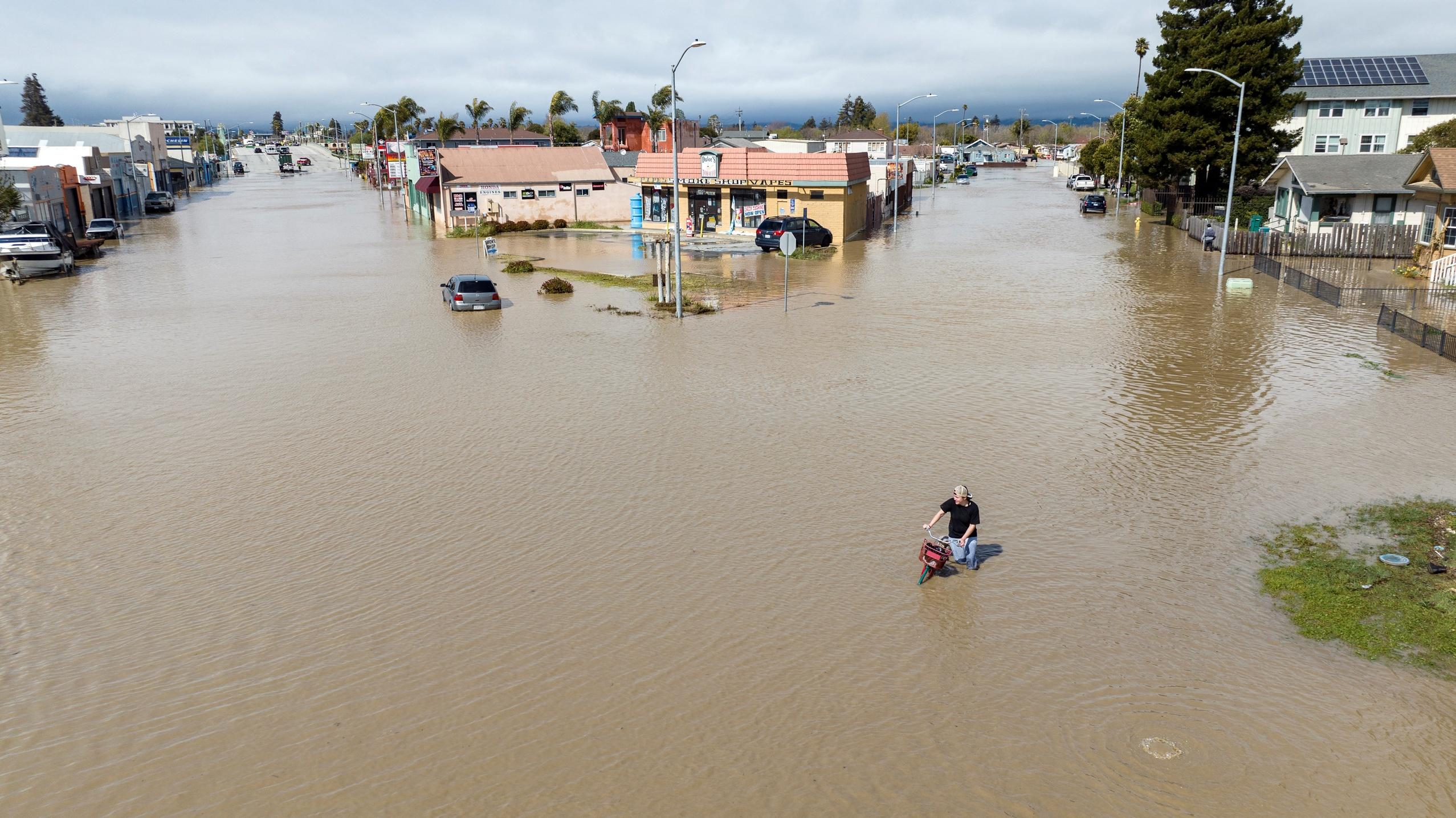 TOPSHOT-US-WEATHER-CALIFORNIA-FLOOD