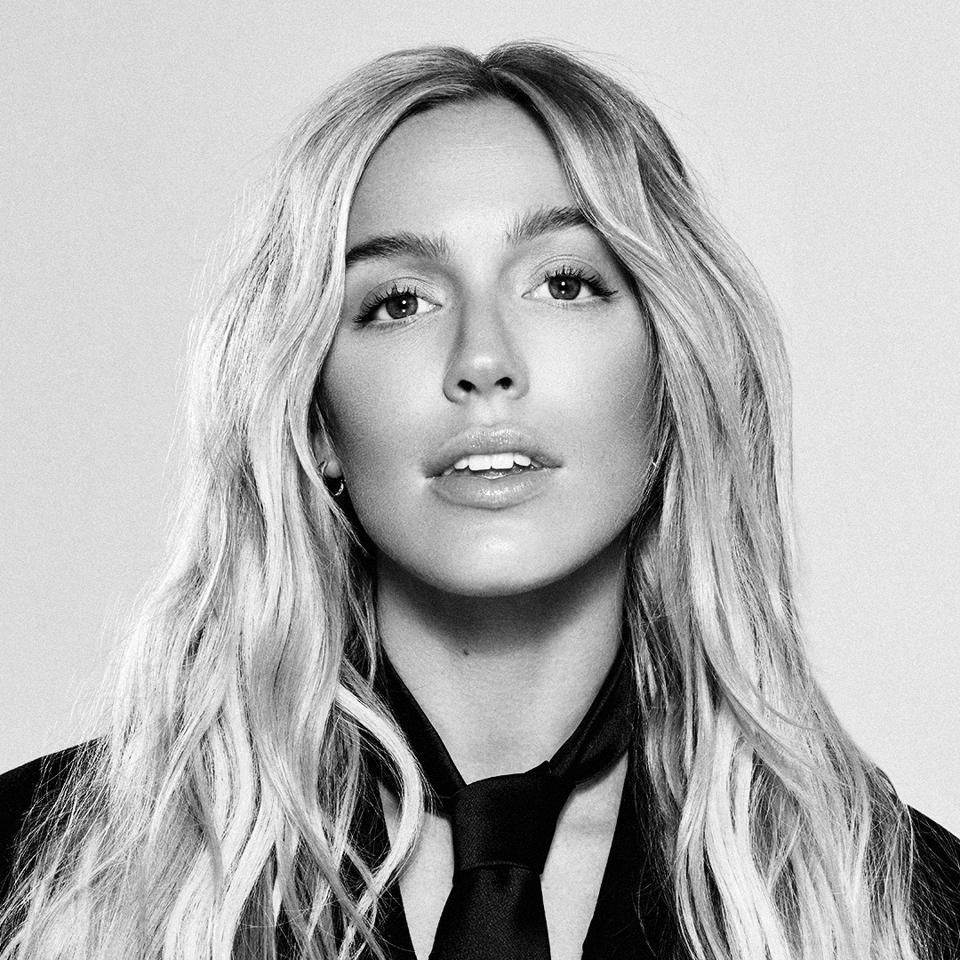 alex-cooper-no-credit