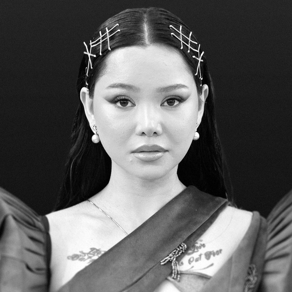 bella-poarch-by-gregg-deguire-getty-images-removebg