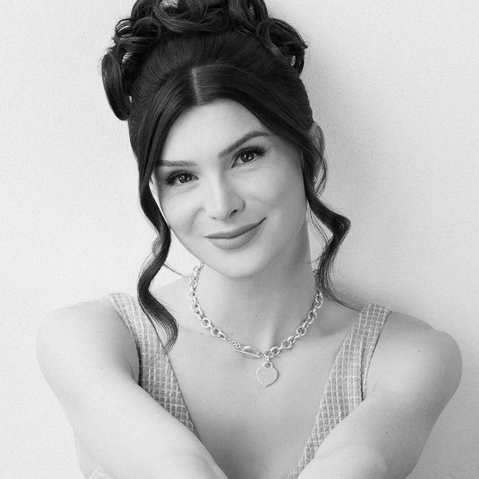 dylan-mulvaney-no credit