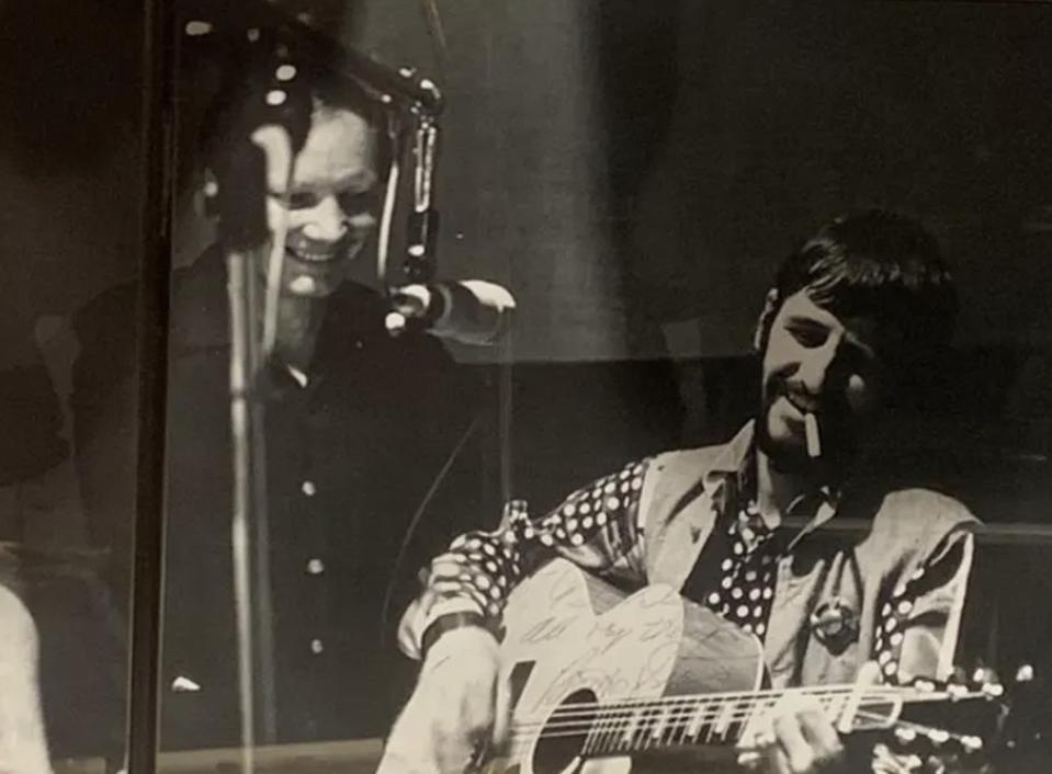 Pete Drake and Ringo Starr in Nashville recording studio in 1970.