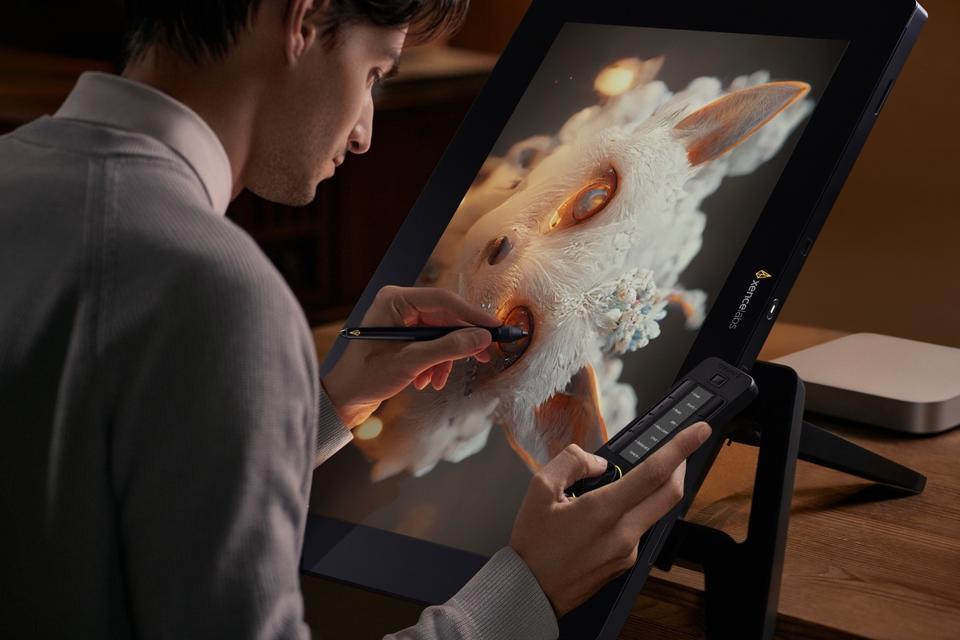 Tableta Gráfica Xencelabs Pen Display 24+ Con Pantalla 4K, 2 Lápices Sin Batería Y Soporte Ajustable - Ideal Para Diseño Profesional