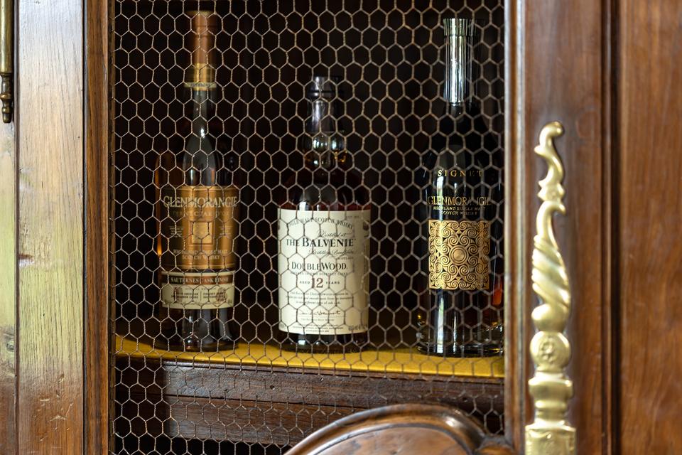 Kingask Whisky Library