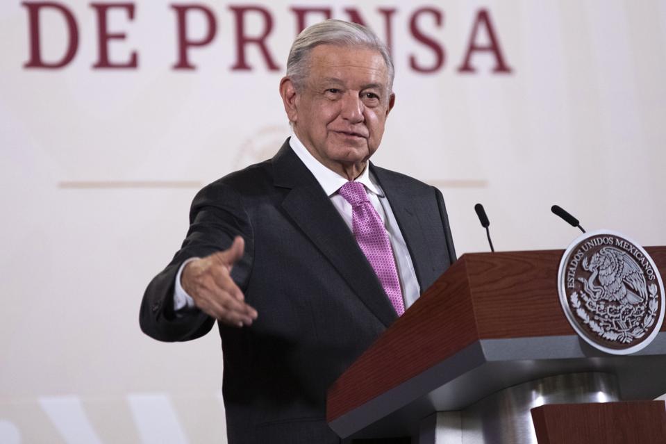 2023-10-13-Conferencia-de-prensa-matutina-Palacio-Nacional-Foto-02-scaled