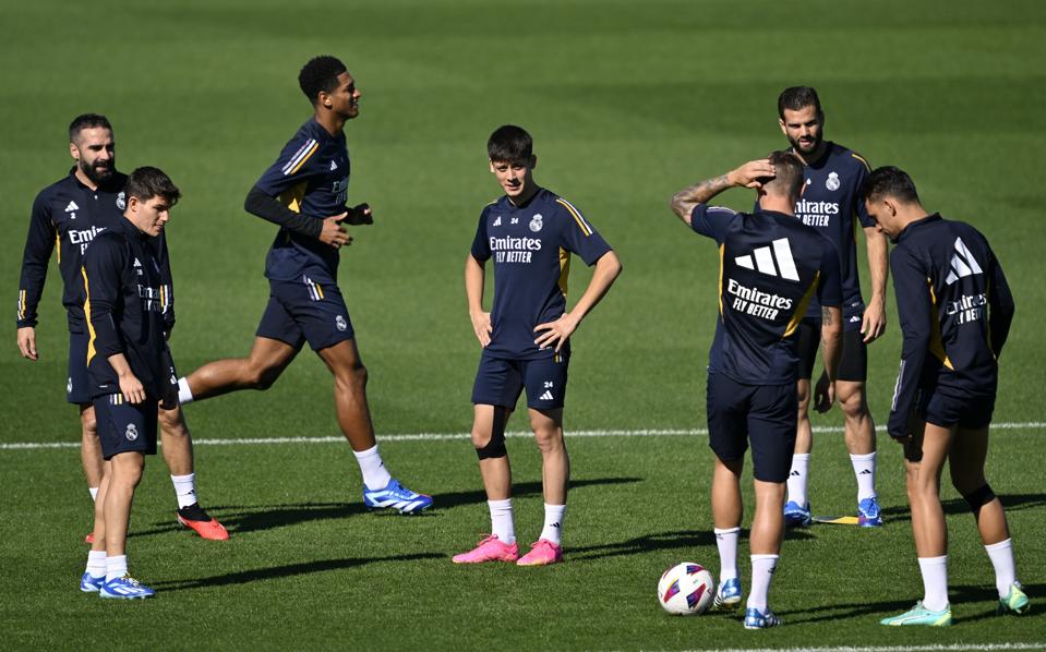 Real Madrid's players train ahead of a game against Las Palmas.