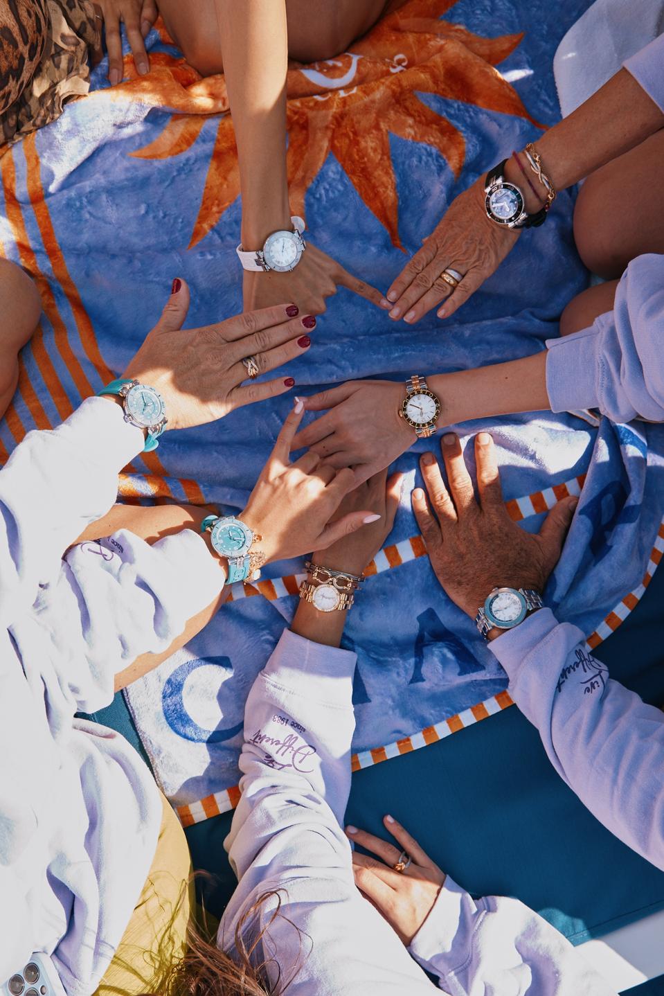 ✨ Philippe Charriol ✨ケルティック✨デイト✨コンビ✨腕時計✨ Charriol Celebrates 40 Years With The 'St. Tropez Navigator' Watch