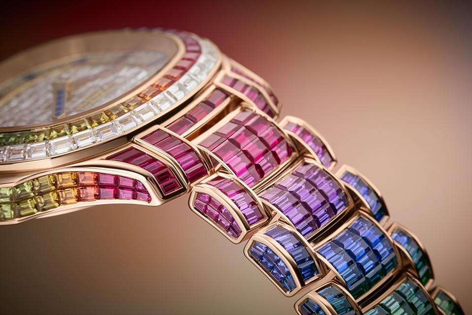 The bracelet of the Aquanaut Luce “Rainbow” Minute Repeater Haute Joaillerie reference 5260/355R-001.