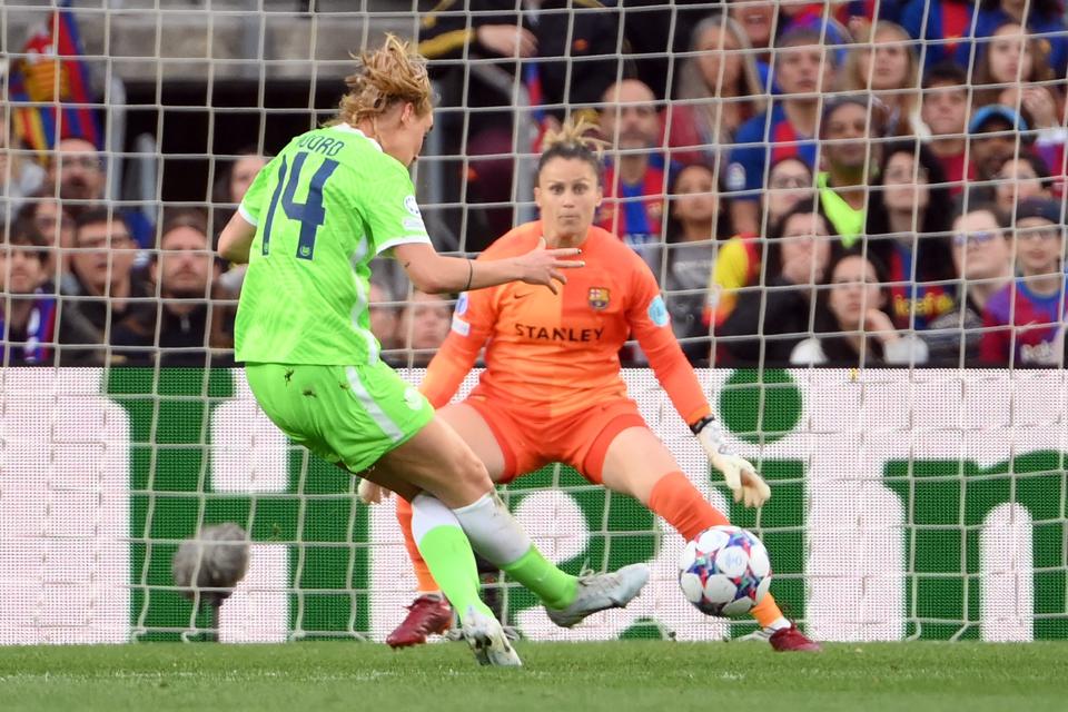 FBL-EUR-C1-WOMEN-BARCELONA-WOLFSBURG