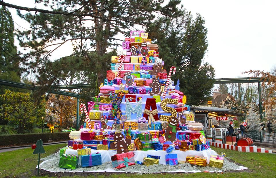 20 Spectacular Christmas Trees Around The World In Photos