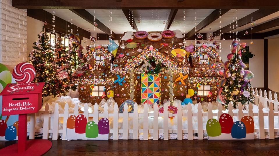12 Incredible Hotel Gingerbread Displays