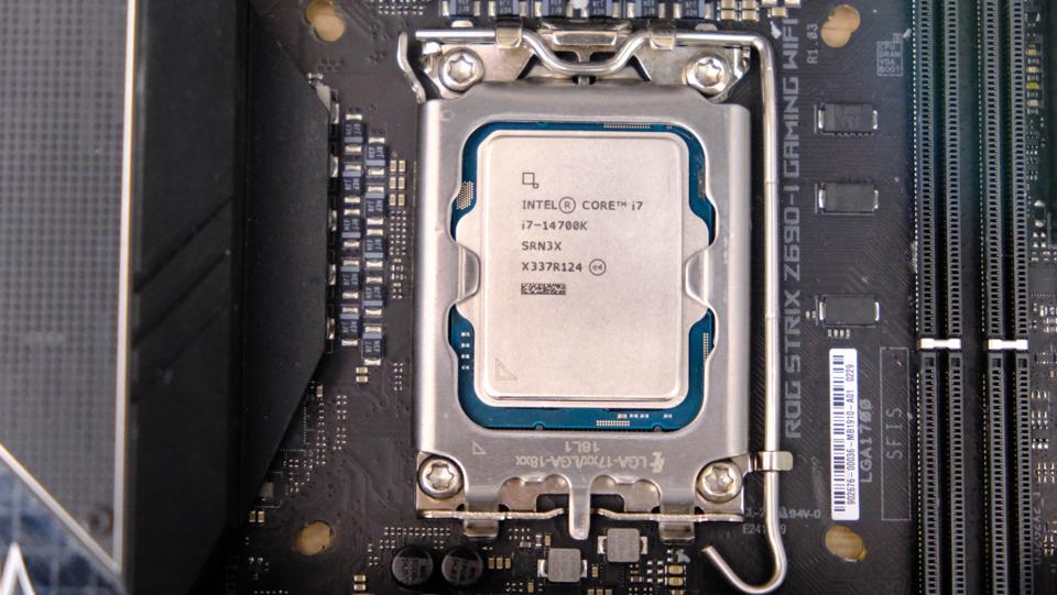 CPU Intel Core i7-14700K CPU Intel Core i7-14700 Desktop Processor 20 cores (8 P-cores +