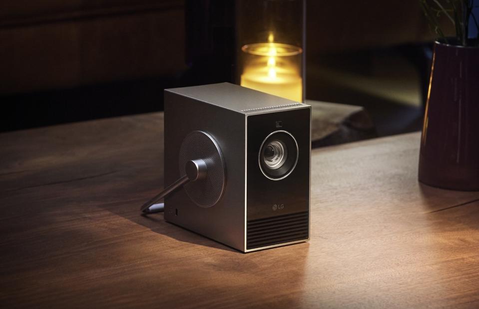 DLP プロジェクター　LG CineBeam 4K LGエレクトロニクス・ジャパンから、3原色のレーザー光源を搭載