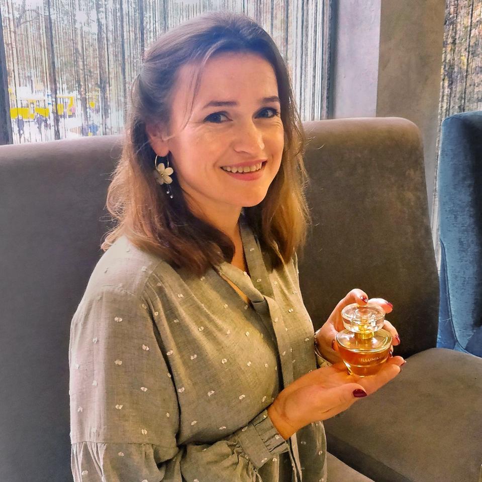 These Women Are Selling Mary Kay Makeup From Bomb Shelters In War Torn  Ukraine