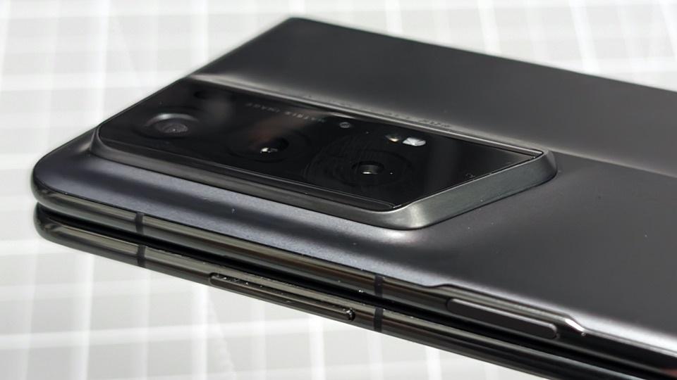 G*V様 Honor Magic V2 RSR Porsche Design ス Porsche Design HONOR Magic V2 RSR Review | Hypebeast