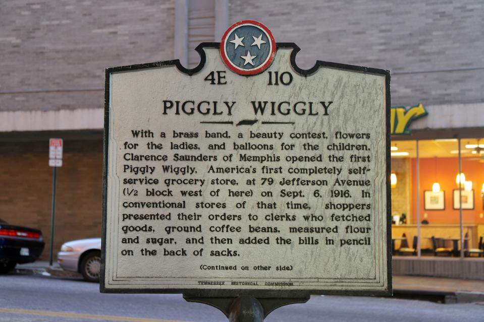 Historical Marker in Memphis of First Piggly Wiggly Grocery Store