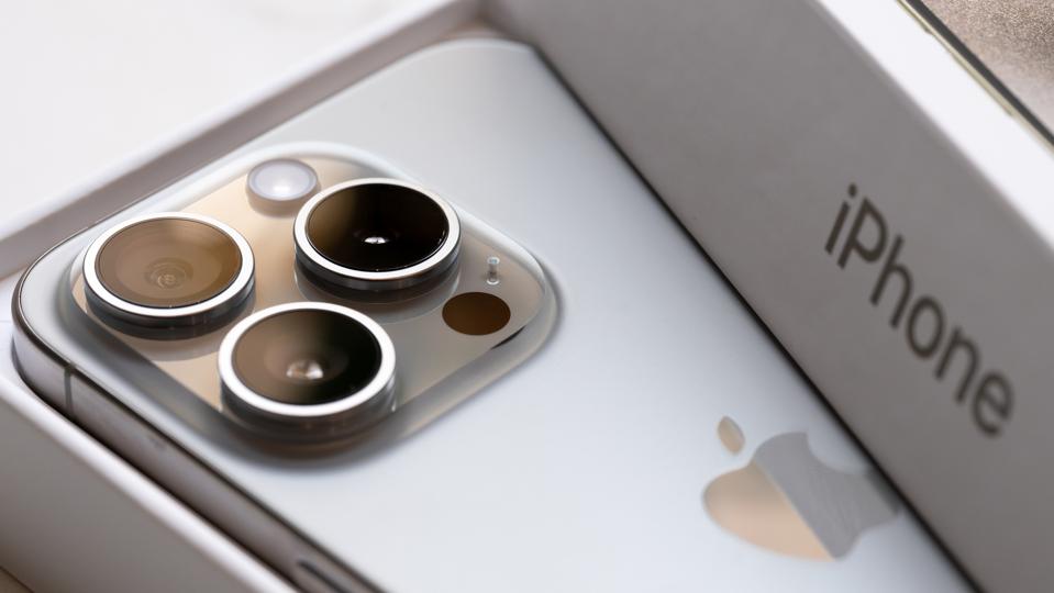 Delete Suspicious Texts: Phone Security Guide Warning graphic about text message scams