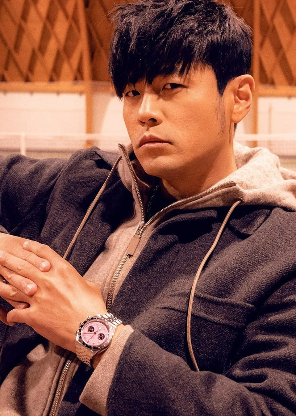 Pop star Jay Chou models the Tudor Black Bay Chrono Pink.