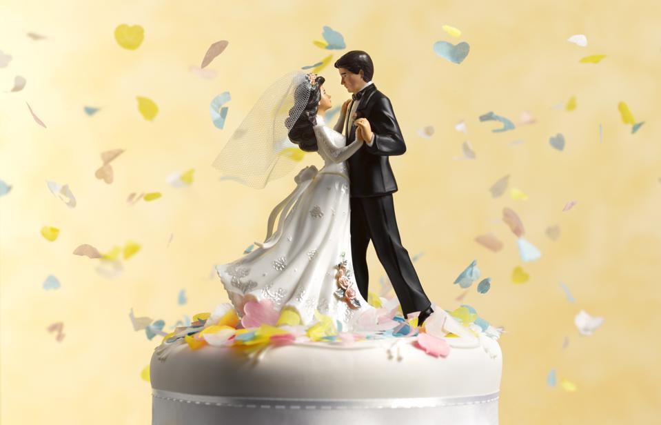 Dancing wedding cake figurines