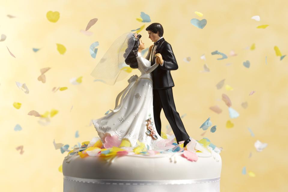 Dancing wedding cake figurines