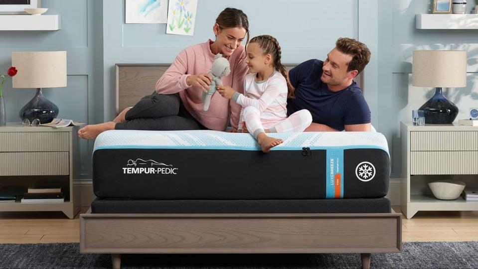 A family of three on a Tempur-Pedic Tempur-Breeze LuxeBreeze mattress 