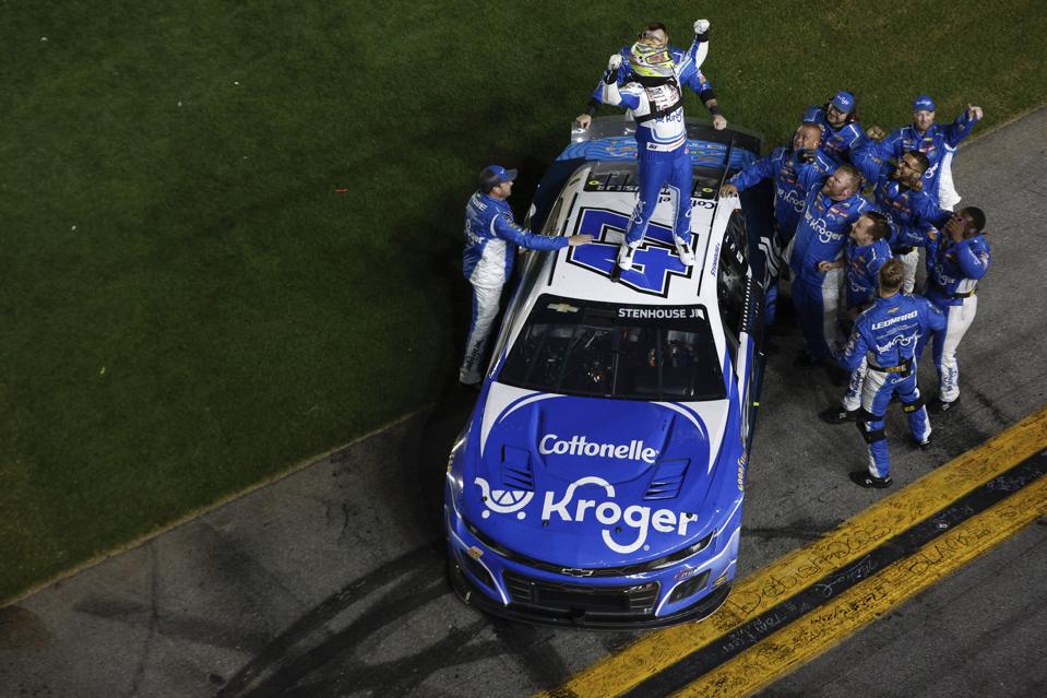 Ricky Stenhouse Jr. Signs Extension With JTG Daugherty Racing