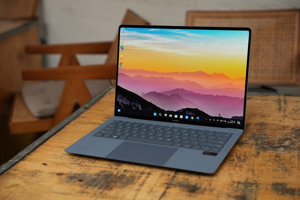 Huawei MateBook X Pro Review: So Light I Can Hold With Two Fingers