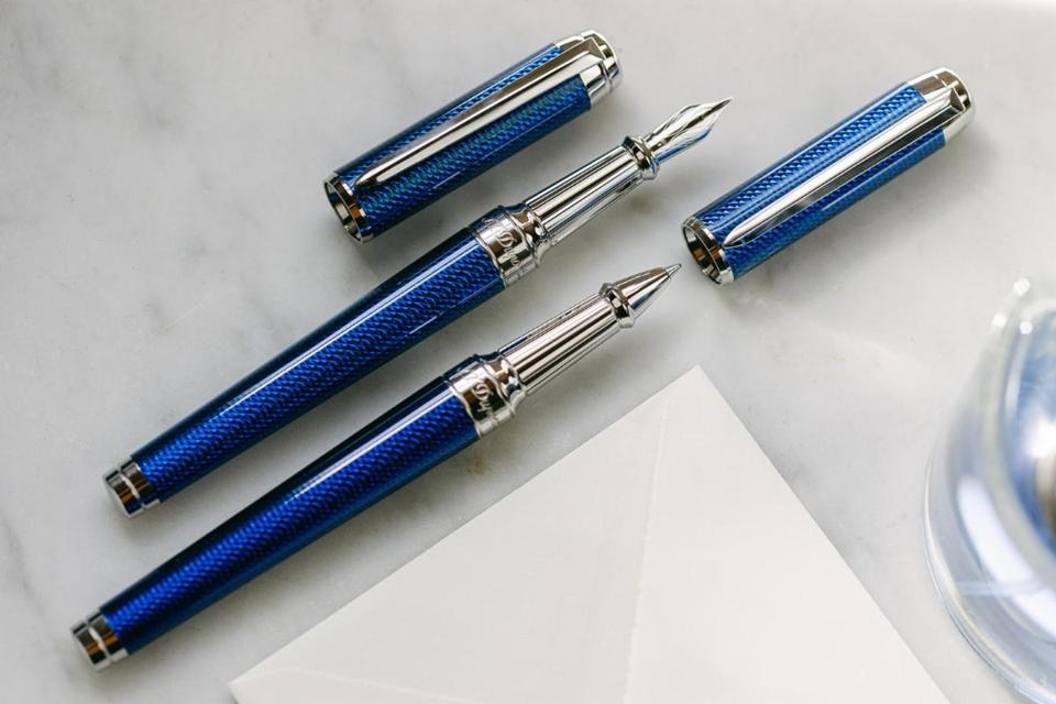 ミ*ー様 ST Dupont D Eternity ブルーラッカーボールペン S. T. Dupont Goes Big With The Eternity XL