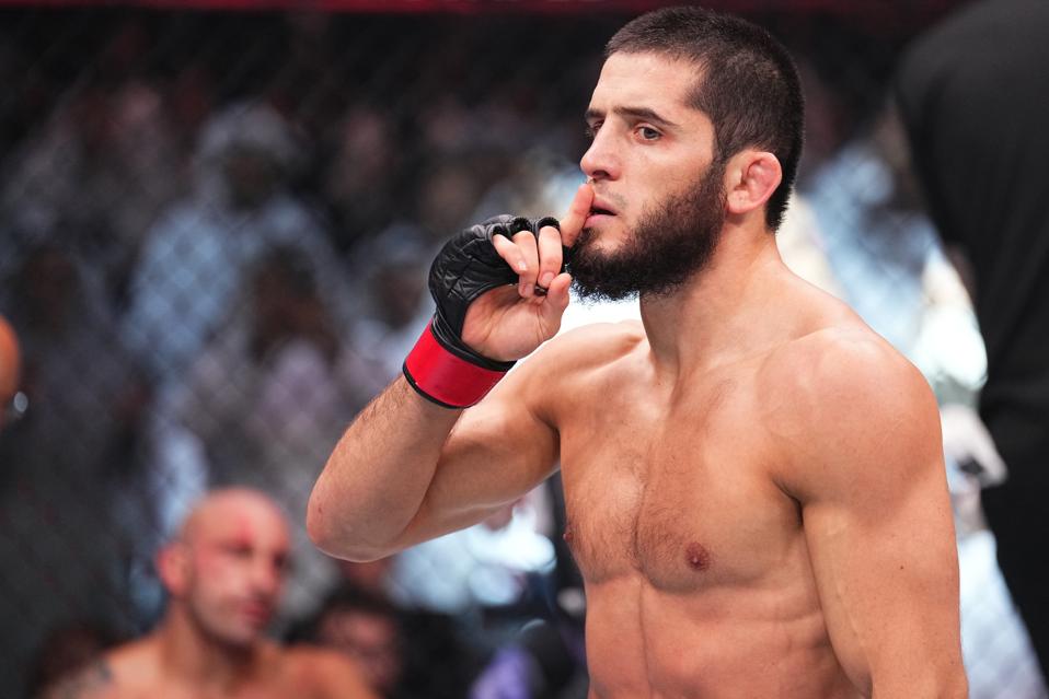 UFC 294: Makhachev v Volkanovski 2
