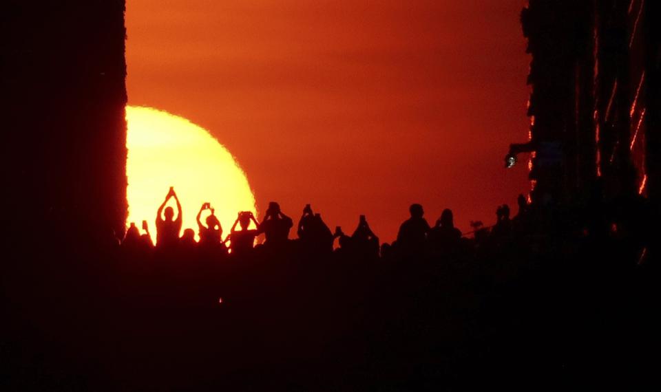 New York City To Get ‘Manhattanhenge’ And ‘Blue Moon’ This Weekend