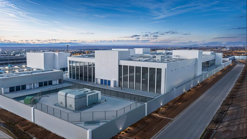 Rendering of Radiant's Kaleidos micro-reactors helping power a data center.