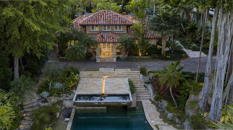 This 5 Million South Florida Estate Is Like Its Own Luxury Resort This 5 Million South Florida Estate Is Like Its Own Luxury Resort