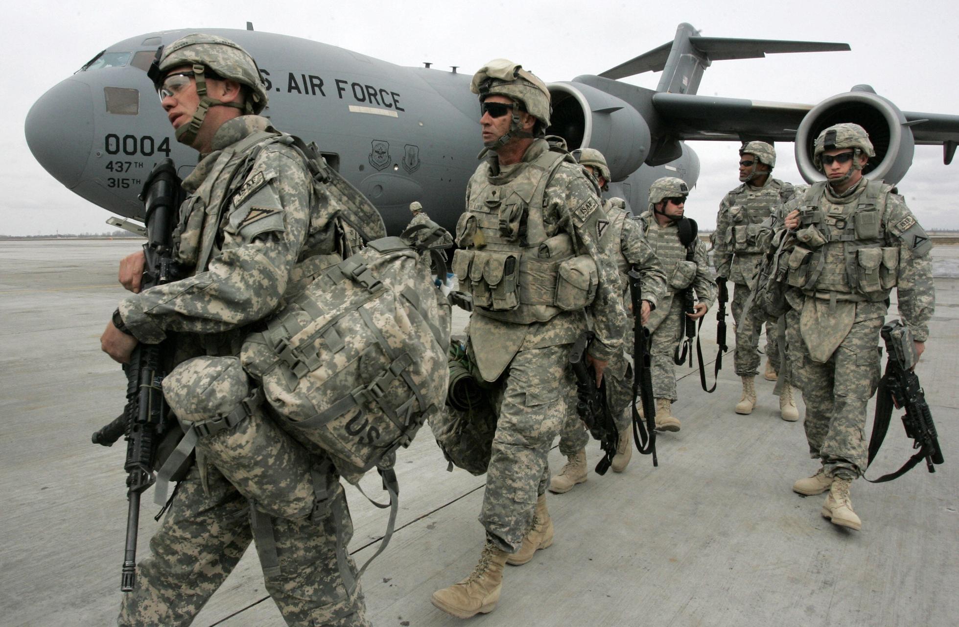 US soldiers arrived from Afghanistan wal