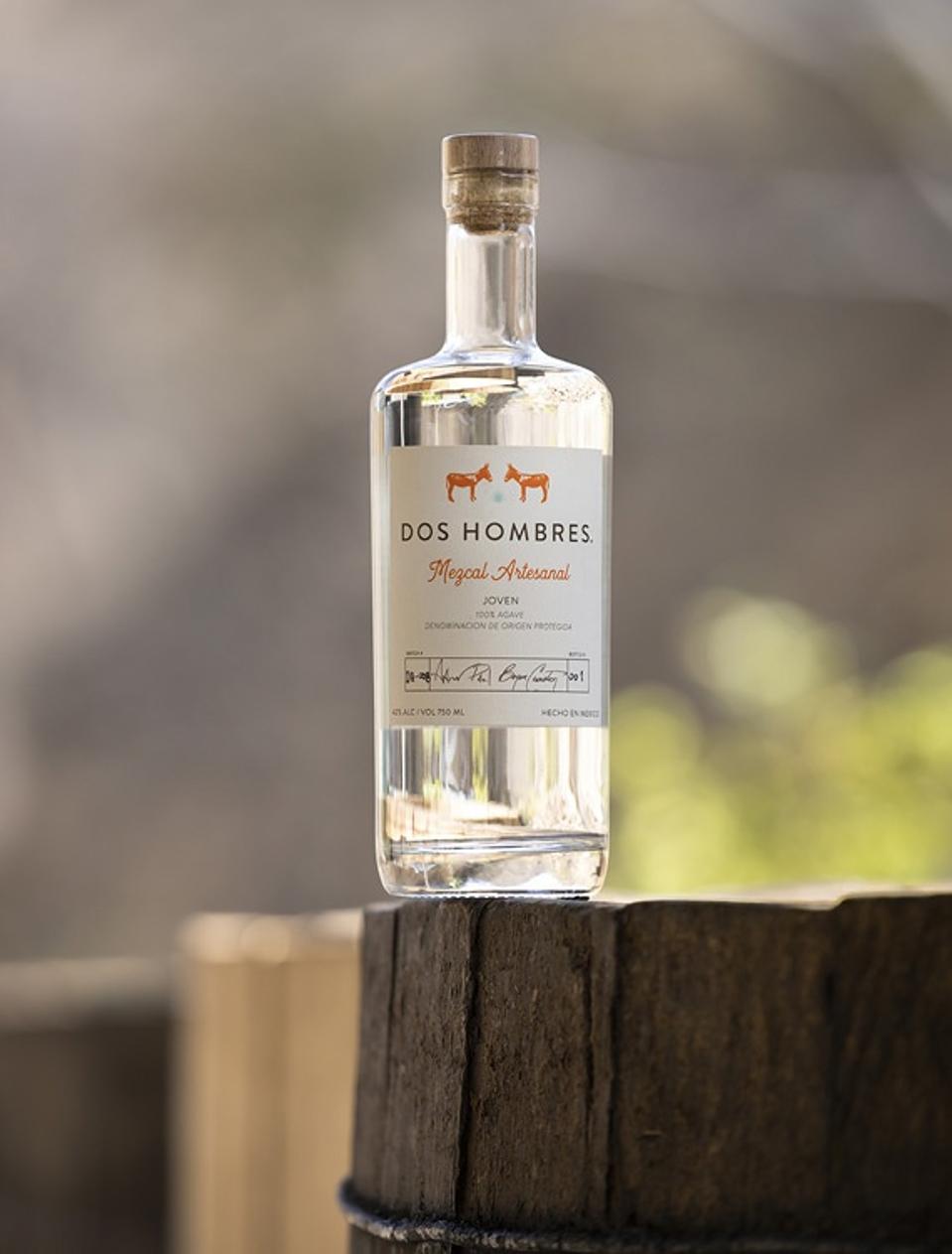dos hombres mezcal