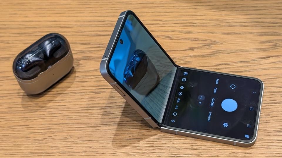 Android Circuit: Galaxy Z Fold8 Details Confirmed, E/OS/4 Revealed, Honor Magic V6 Tested