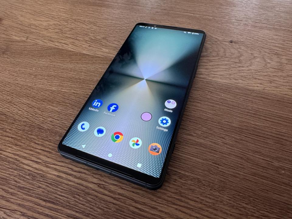Sony Xperia 1 VI: Telefon Pintar Utama yang Diperhalusi dengan Keupayaan Kamera yang Mengagumkan
