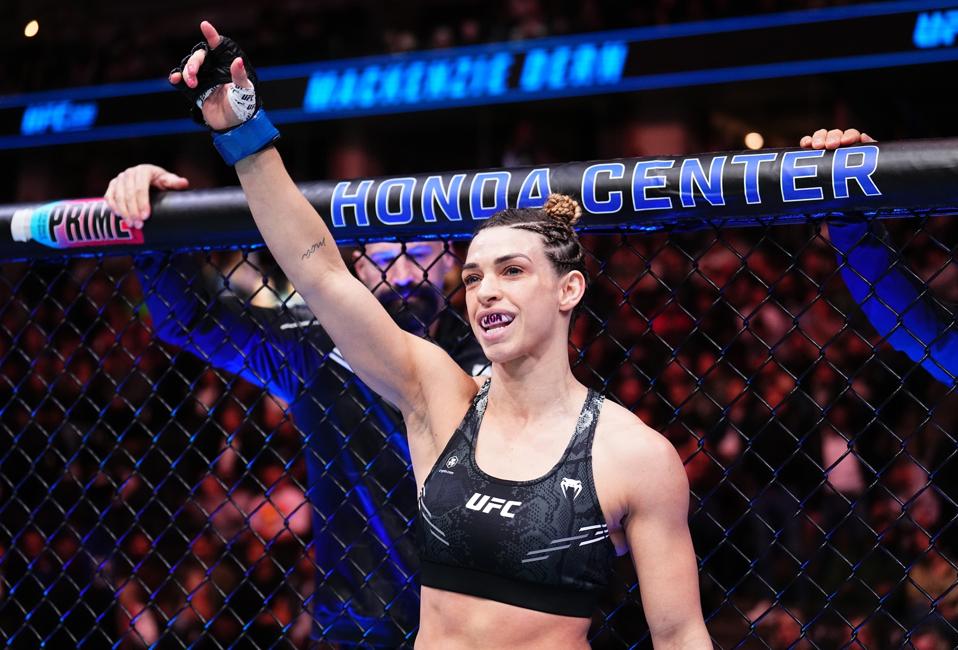 UFC Abu Dhabi Fight Card Preview, Odds & Predictions: Dern ...