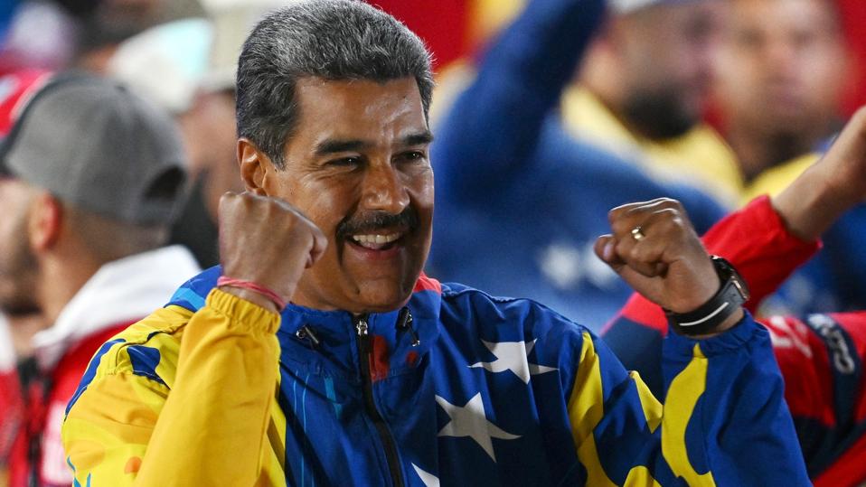 TOPSHOT-VENEZUELA-ELECTION-VOTE-MADURO