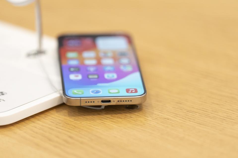 iOS 18.3 Dukung Koneksi Satelit Starlink Lewat Jaringan T-Mobile, Bukan Apple