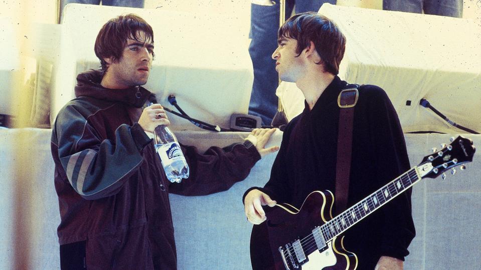 Photo of Noel GALLAGHER and Liam GALLAGHER and OASIS