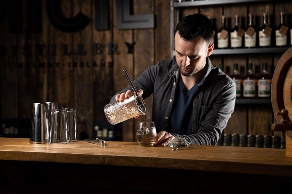 TheHunterBros Micil Cocktails bartender pour