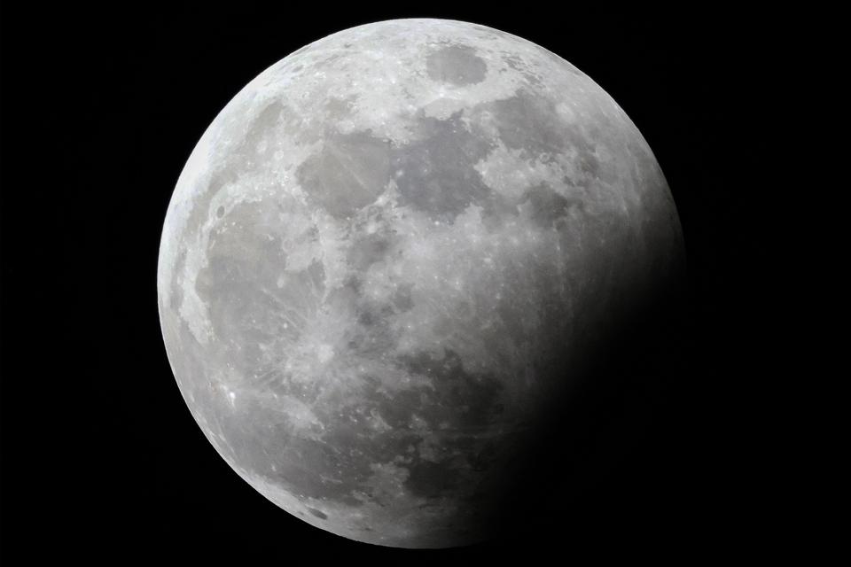 KUWAIT-ASTRONOMY-MOON-ECLIPSE
